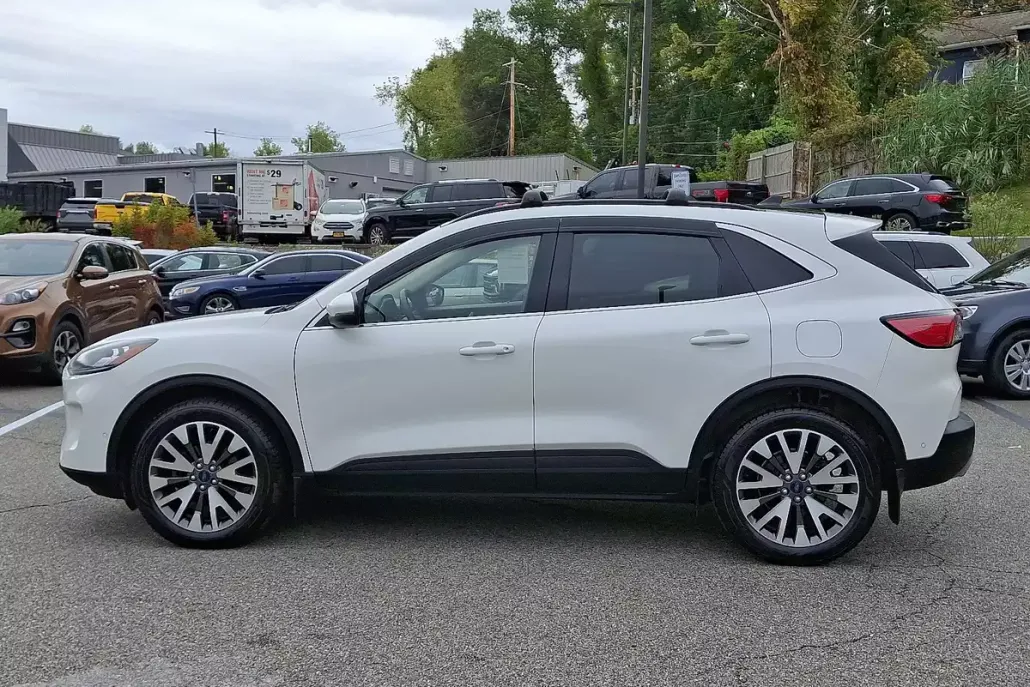 2020 Ford Escape Titanium photo 1