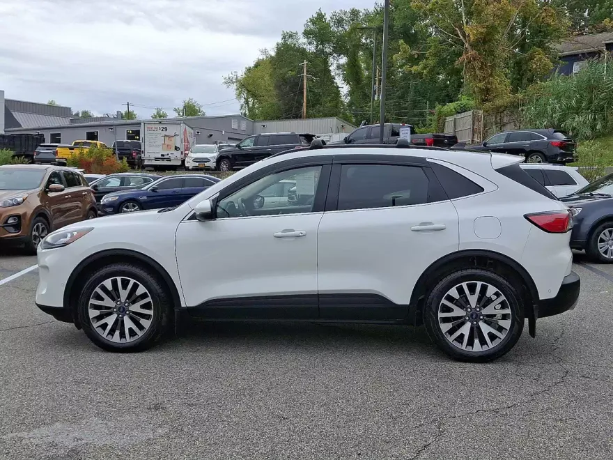 2020 Ford Escape Titanium photo 1