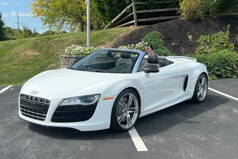 2011 Audi R8 5.2 Spyder photo 1