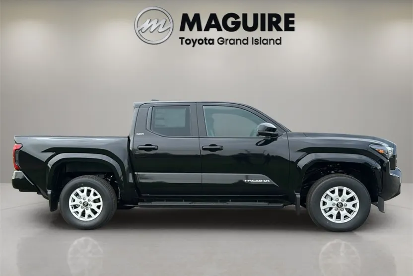 2025 Toyota Tacoma SR5 4x4 Double Cab photo 1