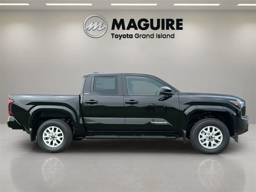 2025 Toyota Tacoma SR5 4x4 Double Cab photo 1