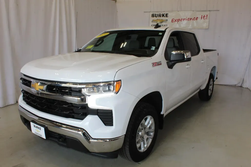 2023 Chevrolet Silverado 1500 LT photo 1