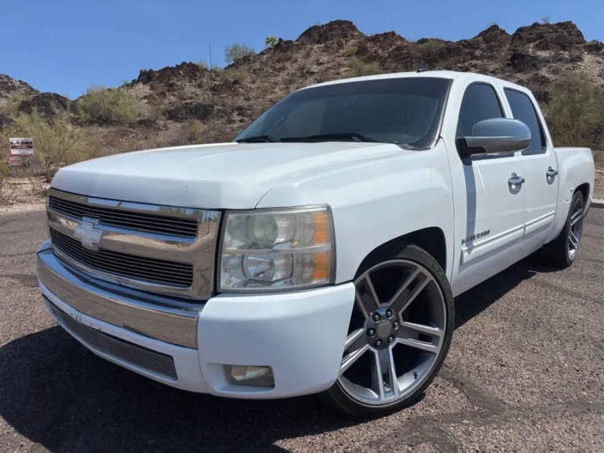 2011 Chevrolet Silverado 1500 LT photo 1
