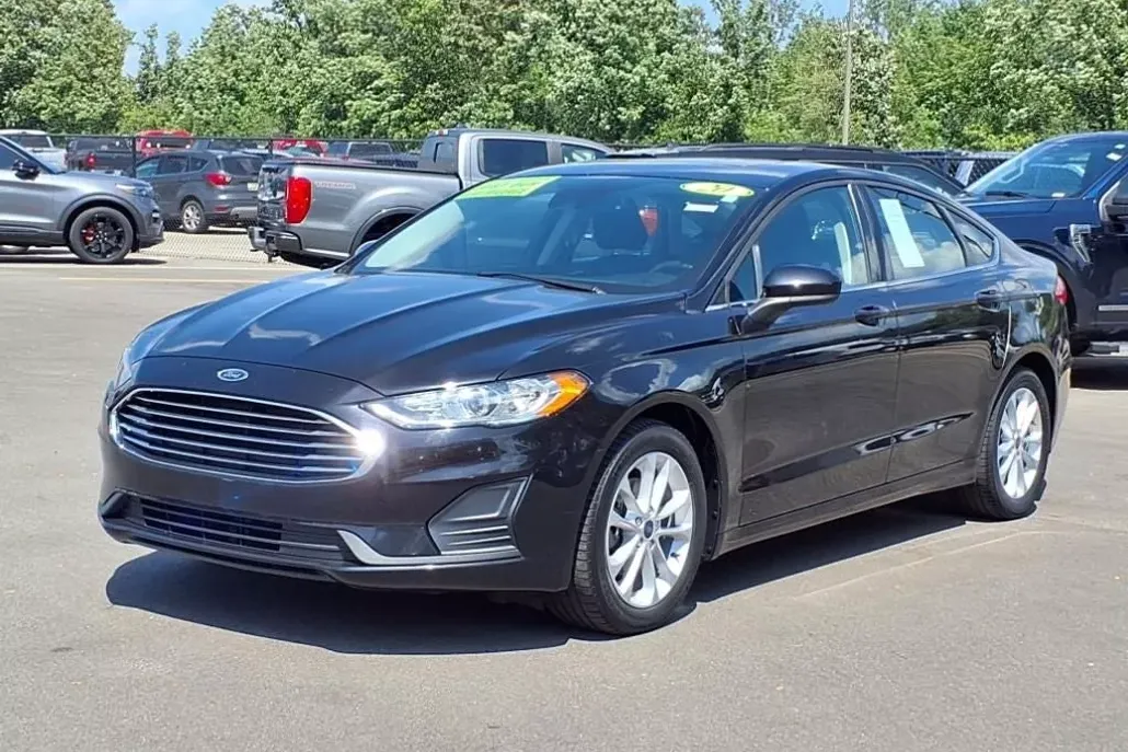 2020 Ford Fusion SE photo 1