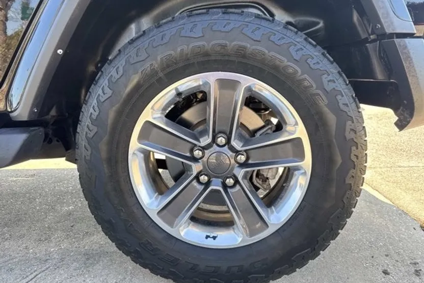 2021 Jeep Wrangler Unlimited Sahara photo 1