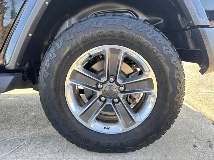 2021 Jeep Wrangler Unlimited Sahara photo 1