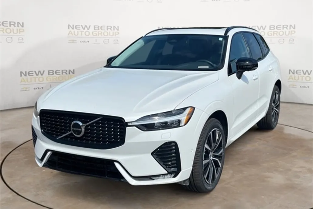 2024 Volvo XC60 B5 Plus photo 1