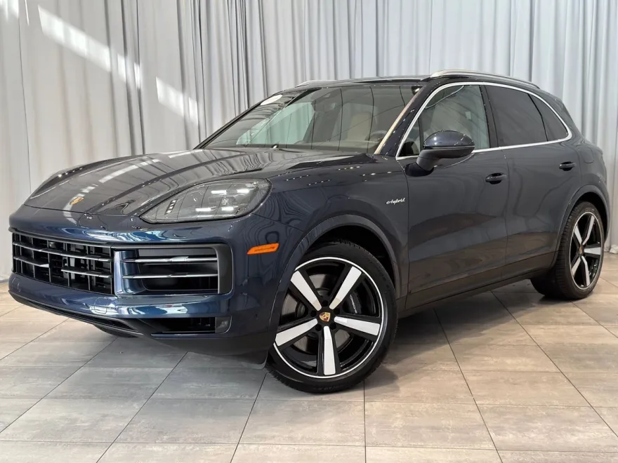 2024 Porsche Cayenne E-Hybrid photo 1