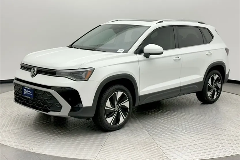 2025 Volkswagen Taos SE photo 1