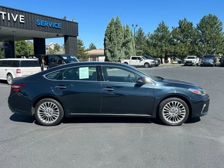 2018 Toyota Avalon Limited photo 1