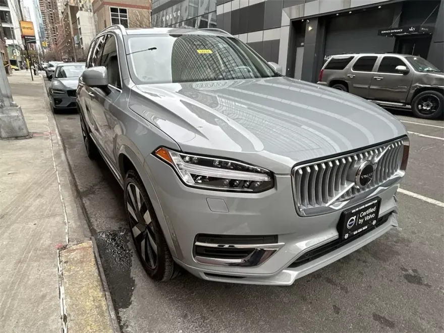 2025 Volvo XC90 T8 Plus photo 1