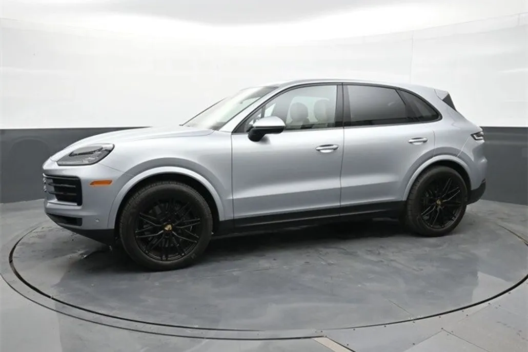 2024 Porsche Cayenne photo 1