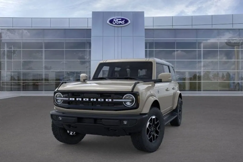 2025 Ford Bronco Outer Banks photo 1