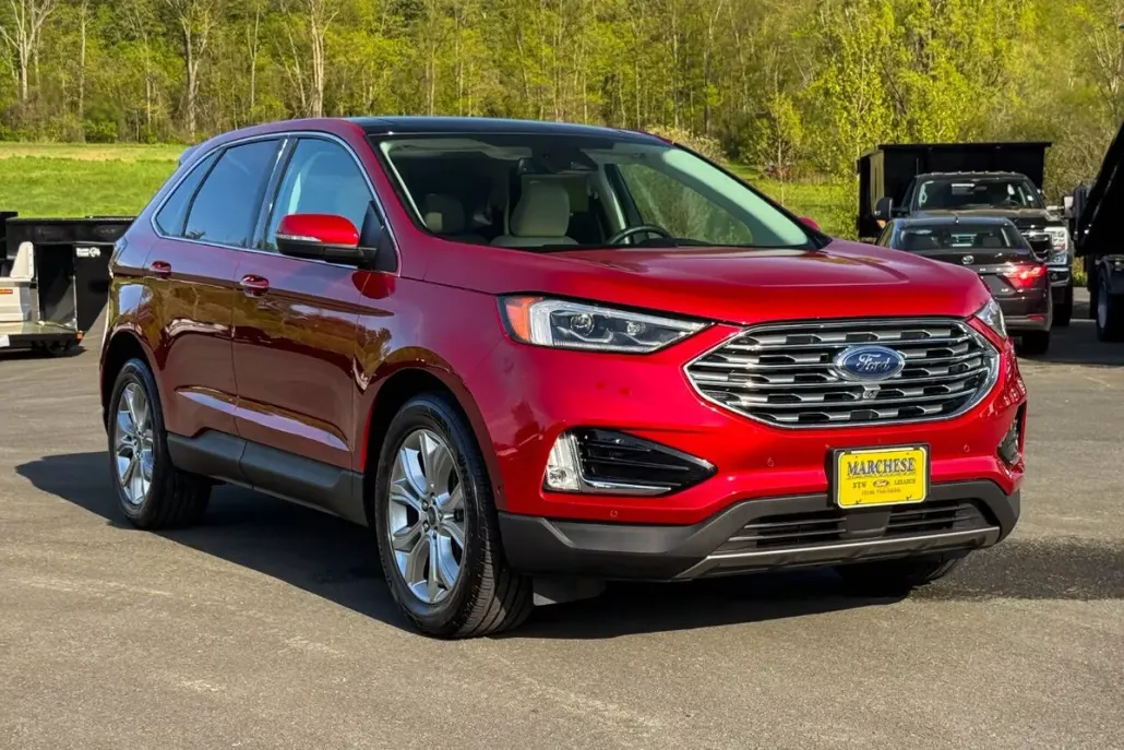2021 Ford Edge Titanium photo 1