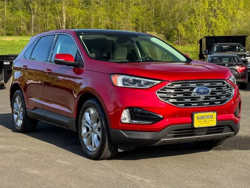 2021 Ford Edge Titanium photo 1