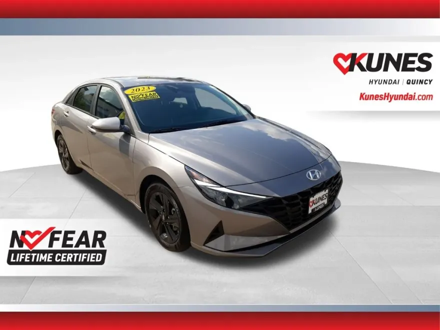2023 Hyundai Elantra SEL photo 1
