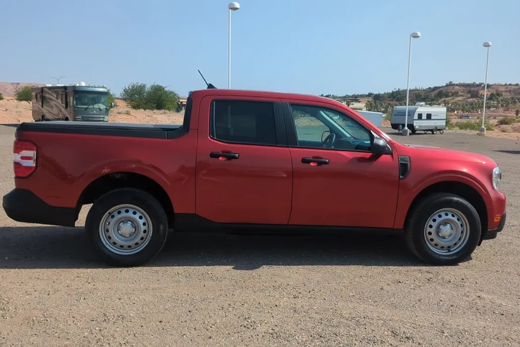 2024 Ford Maverick XL photo 1