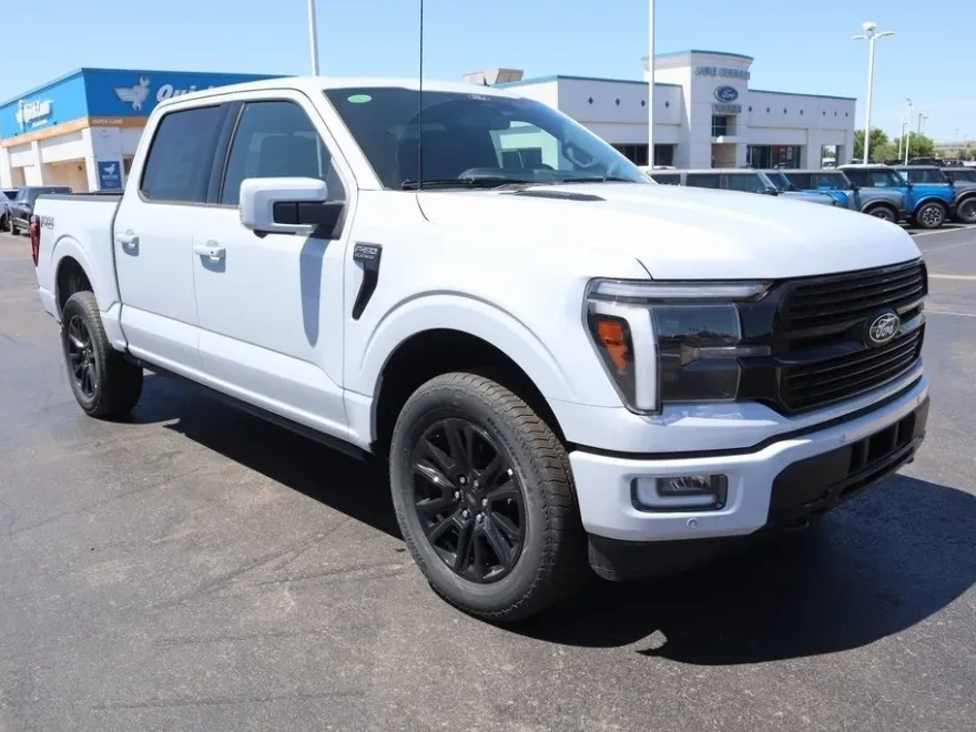 2025 Ford F-150 Platinum photo 1