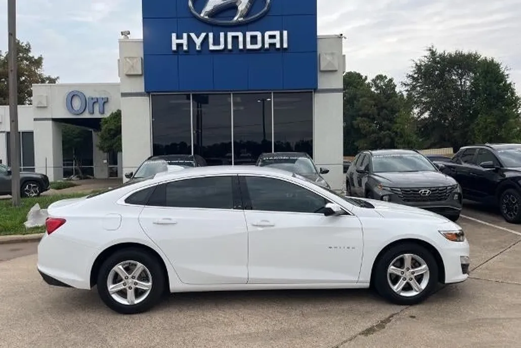 2023 Chevrolet Malibu 1LT photo 1