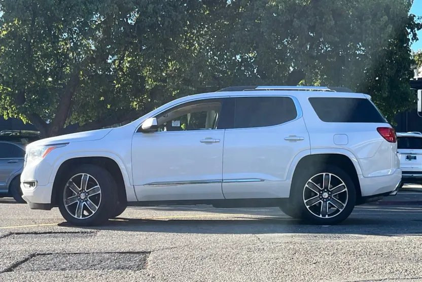 2018 Gmc Acadia Denali photo 1
