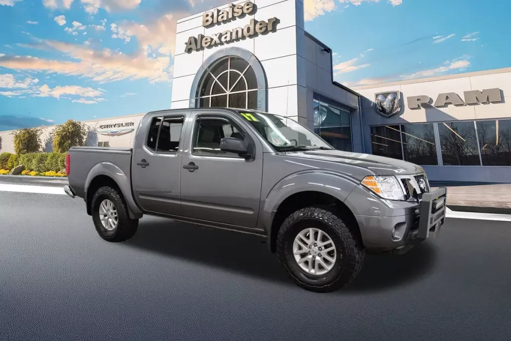 2017 Nissan Frontier Crew Cab SV photo 1