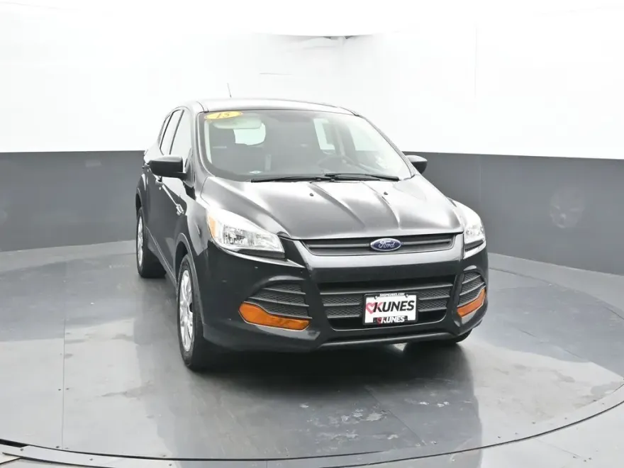 2015 Ford Escape S photo 1