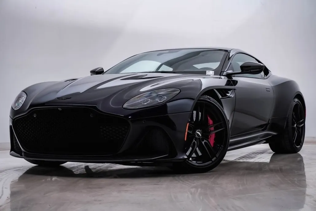 2022 Aston Martin DBS photo 1
