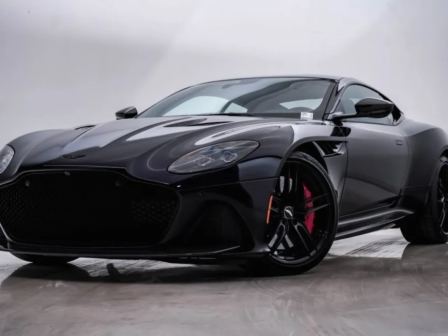 2022 Aston Martin DBS photo 1