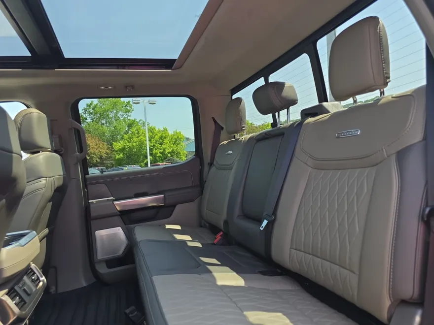 2024 Ford F-150 Platinum photo 1