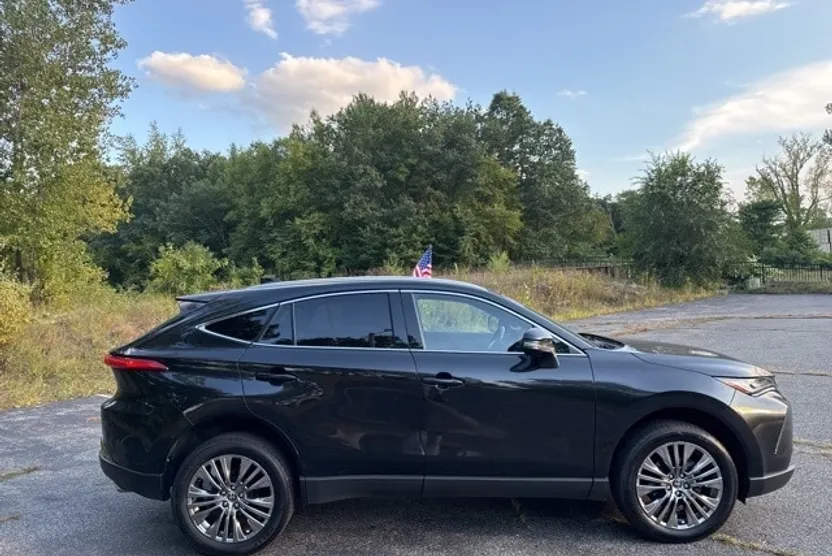 2023 Toyota Venza XLE photo 1