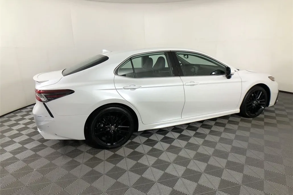 2023 Toyota Camry XSE photo 1