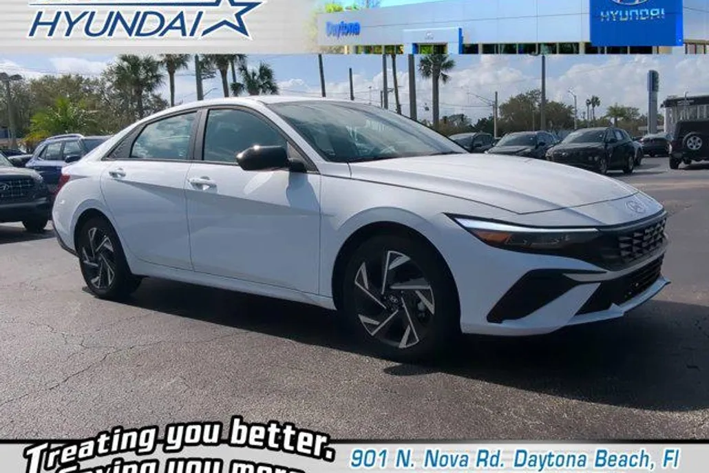 2025 Hyundai Elantra SEL Sport photo 1