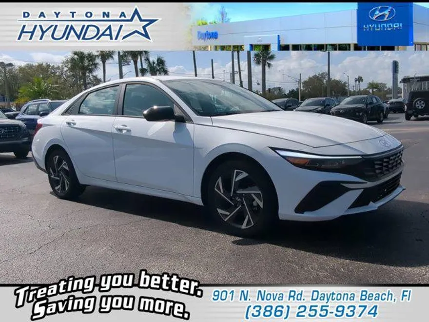 2025 Hyundai Elantra SEL Sport photo 1