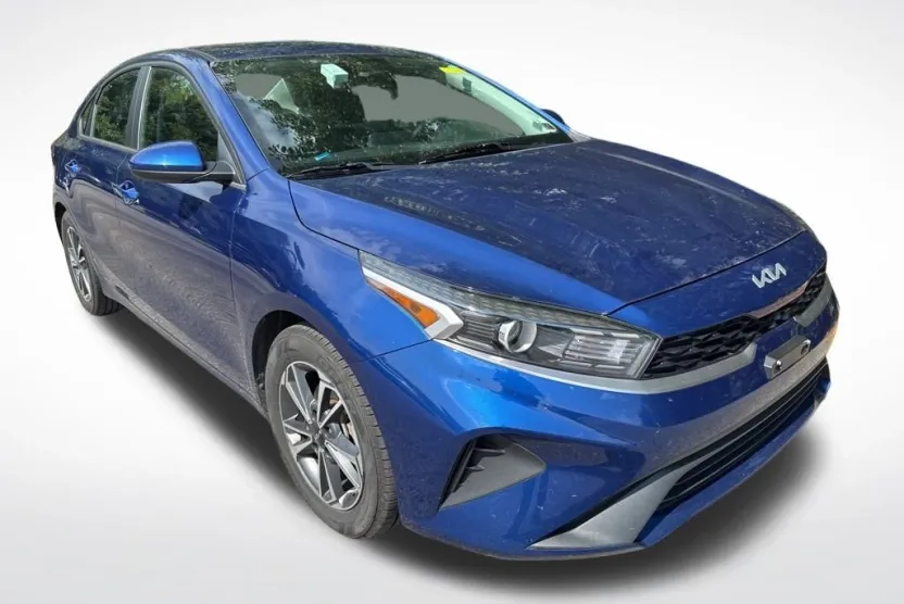 2023 Kia Forte LXS photo 1
