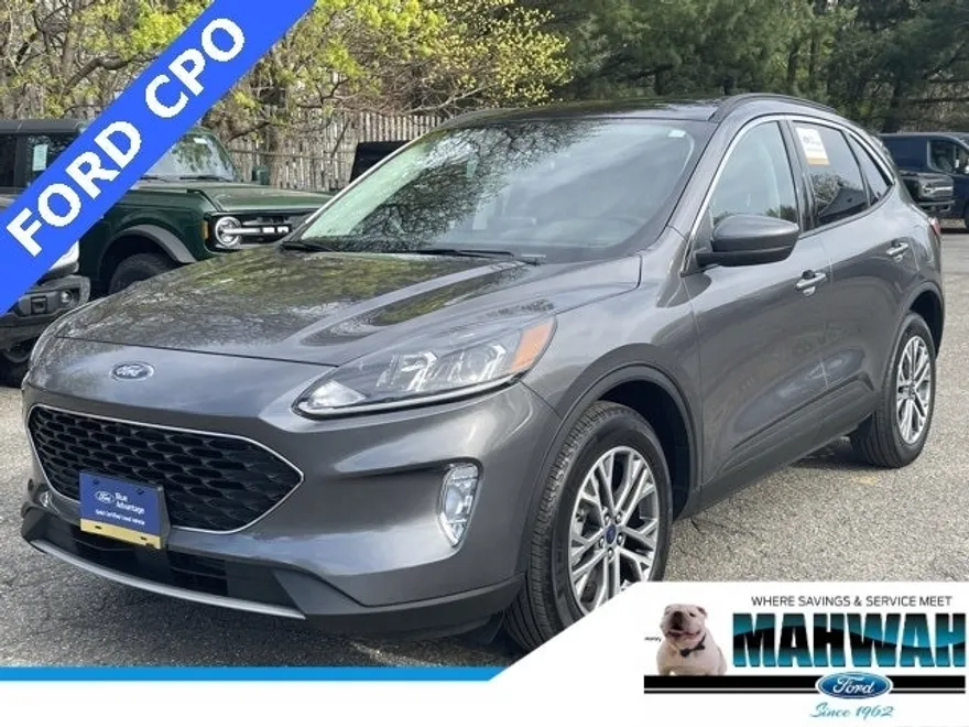 2022 Ford Escape SEL photo 1
