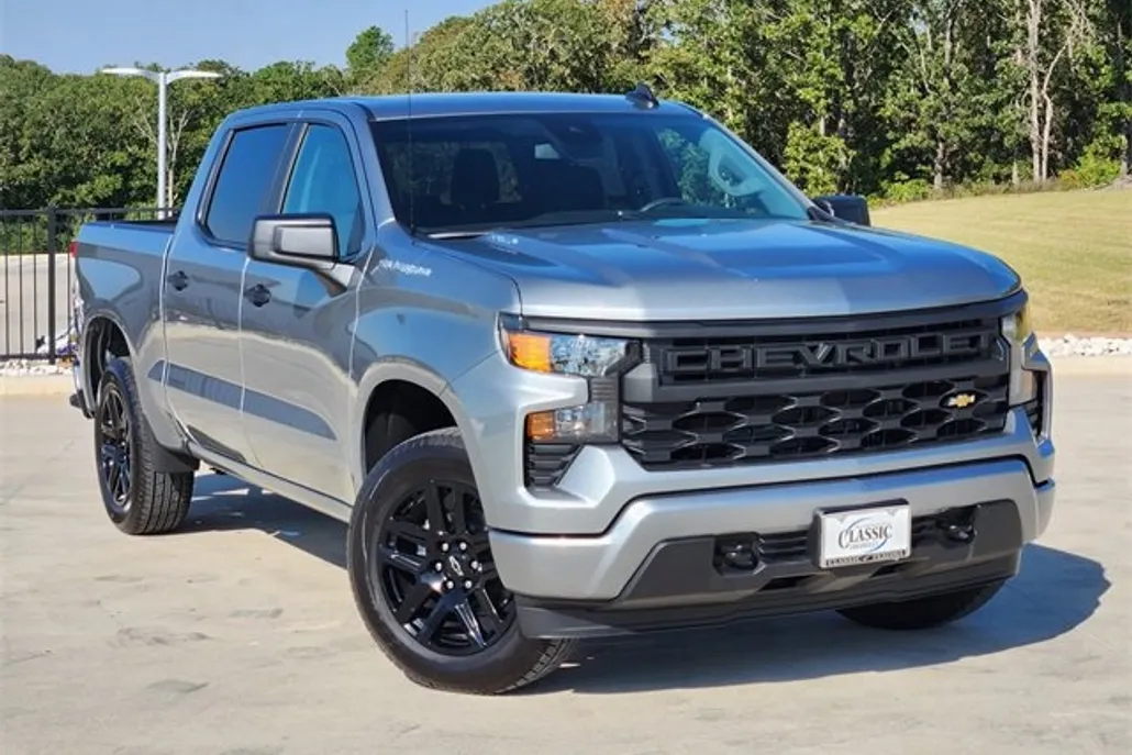2026 Chevrolet Silverado 1500 Custom photo 1