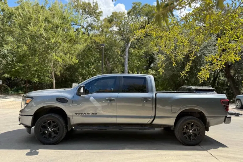 2018 Nissan Titan SL photo 1