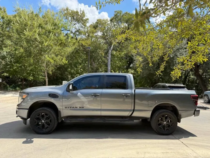 2018 Nissan Titan SL photo 1