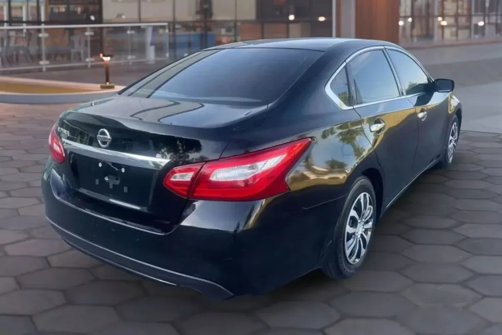 2016 Nissan Altima 2.5 photo 1