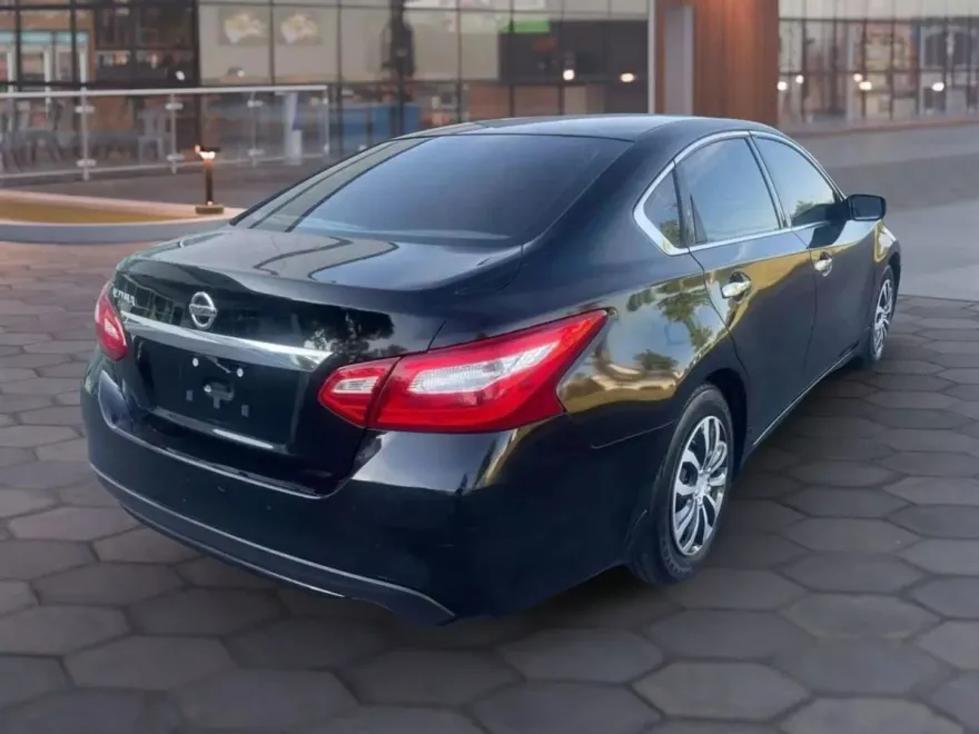 2016 Nissan Altima 2.5 photo 1