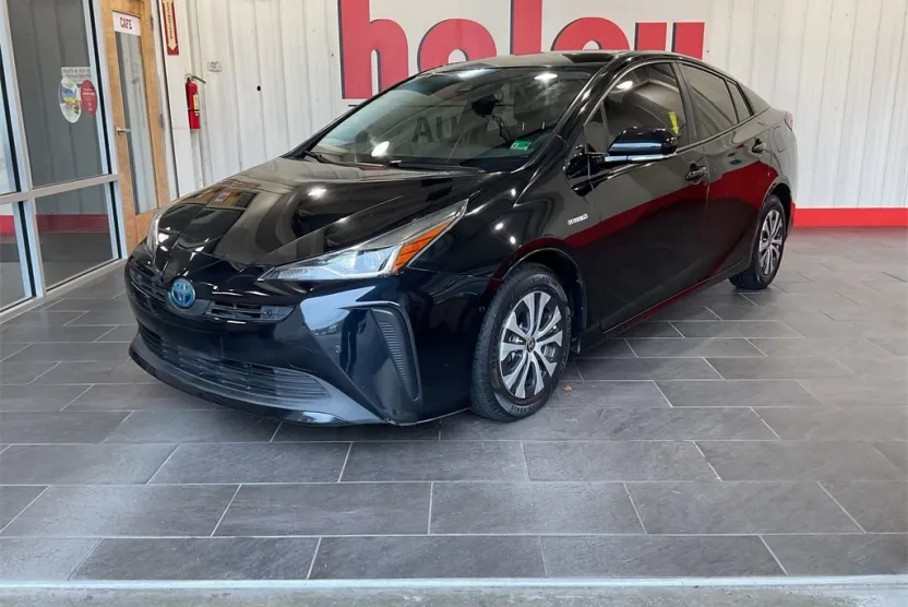 2019 Toyota Prius LE photo 1