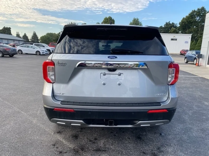 2023 Ford Explorer XLT photo 1