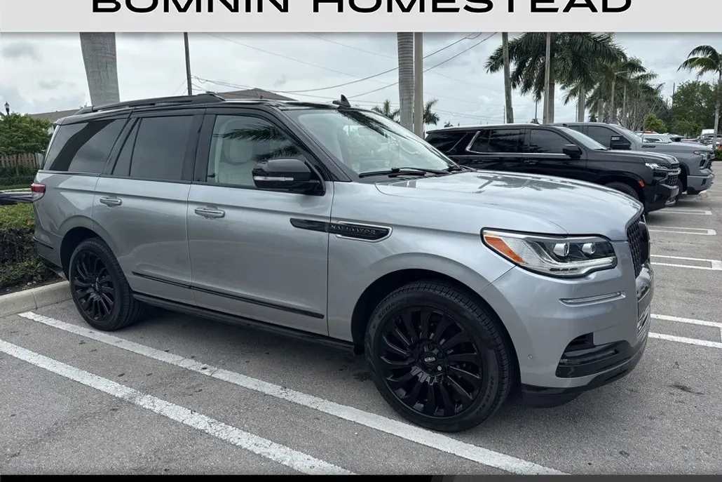 2023 Lincoln Navigator Black Label photo 1