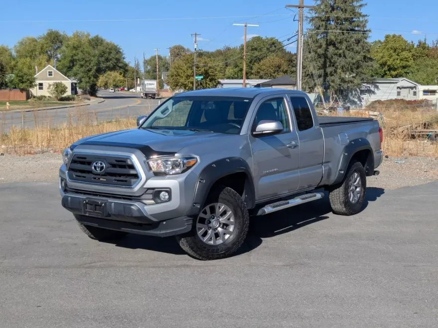 2017 Toyota Tacoma SR5 V6 photo 1