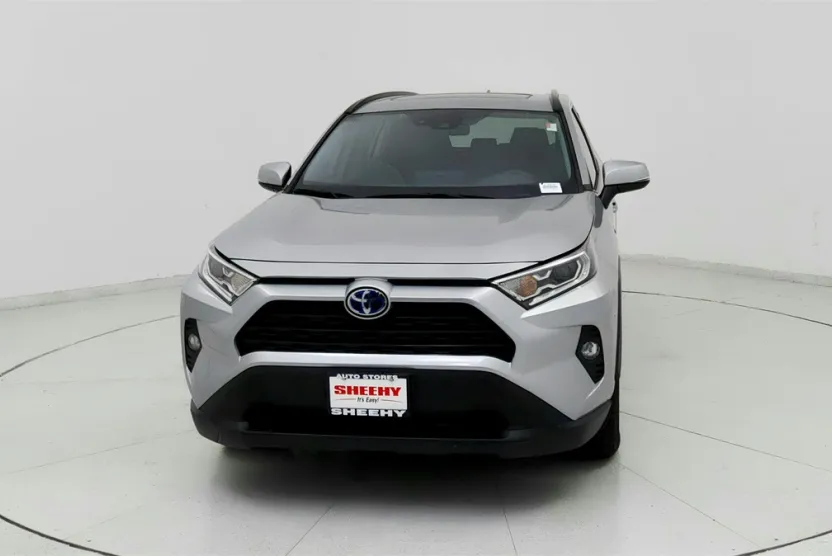 2020 Toyota RAV4 Hybrid XLE photo 1