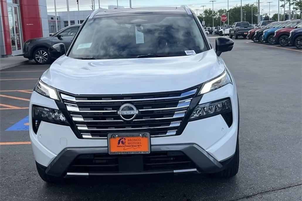 2025 Nissan Rogue SL photo 1