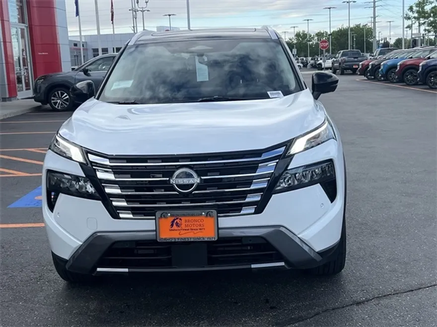 2025 Nissan Rogue SL photo 1