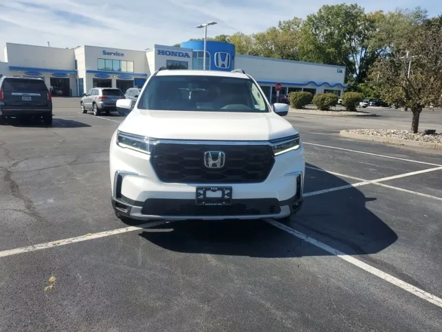 2025 Honda Pilot Touring photo 1