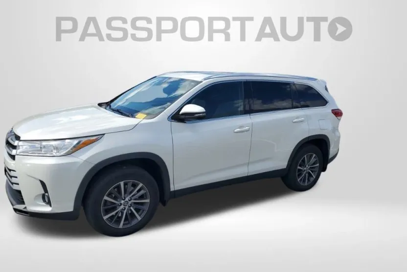 2019 Toyota Highlander XLE photo 1