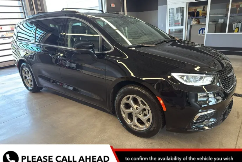 2024 Chrysler Pacifica Limited photo 1